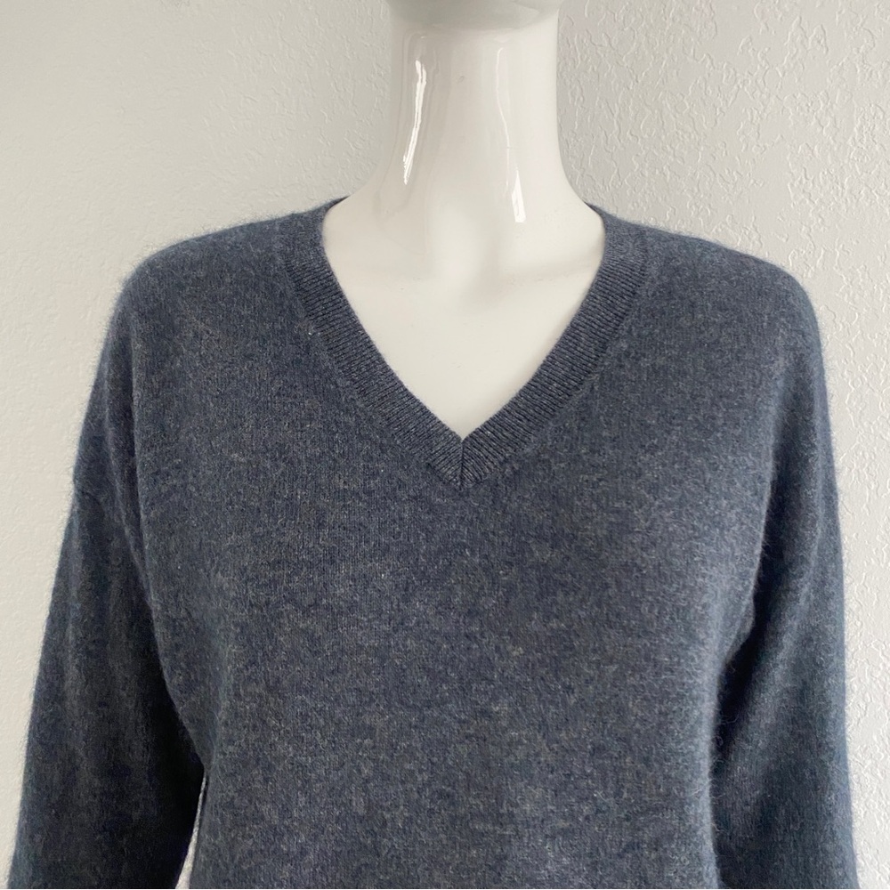 Tahari v neck 2 ply cashmere sweater - Picture 5 of 10